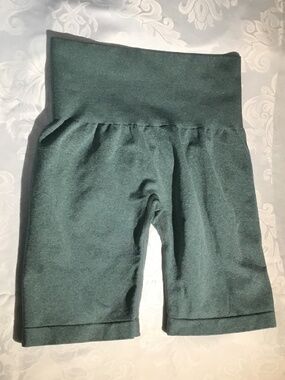 Glute lifting shorts